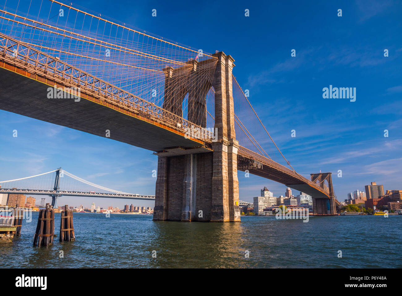 Stati Uniti d'America, New York Manhattan, Ponte di Brooklyn e Manhattan Bridge in tutta l'East River Foto Stock