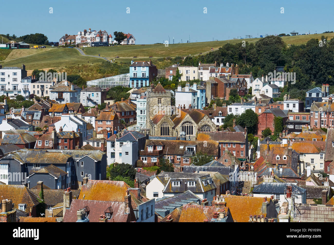 Hastings Old Town e West Hill, East Sussex Regno Unito, visto dalla Collina orientale Foto Stock