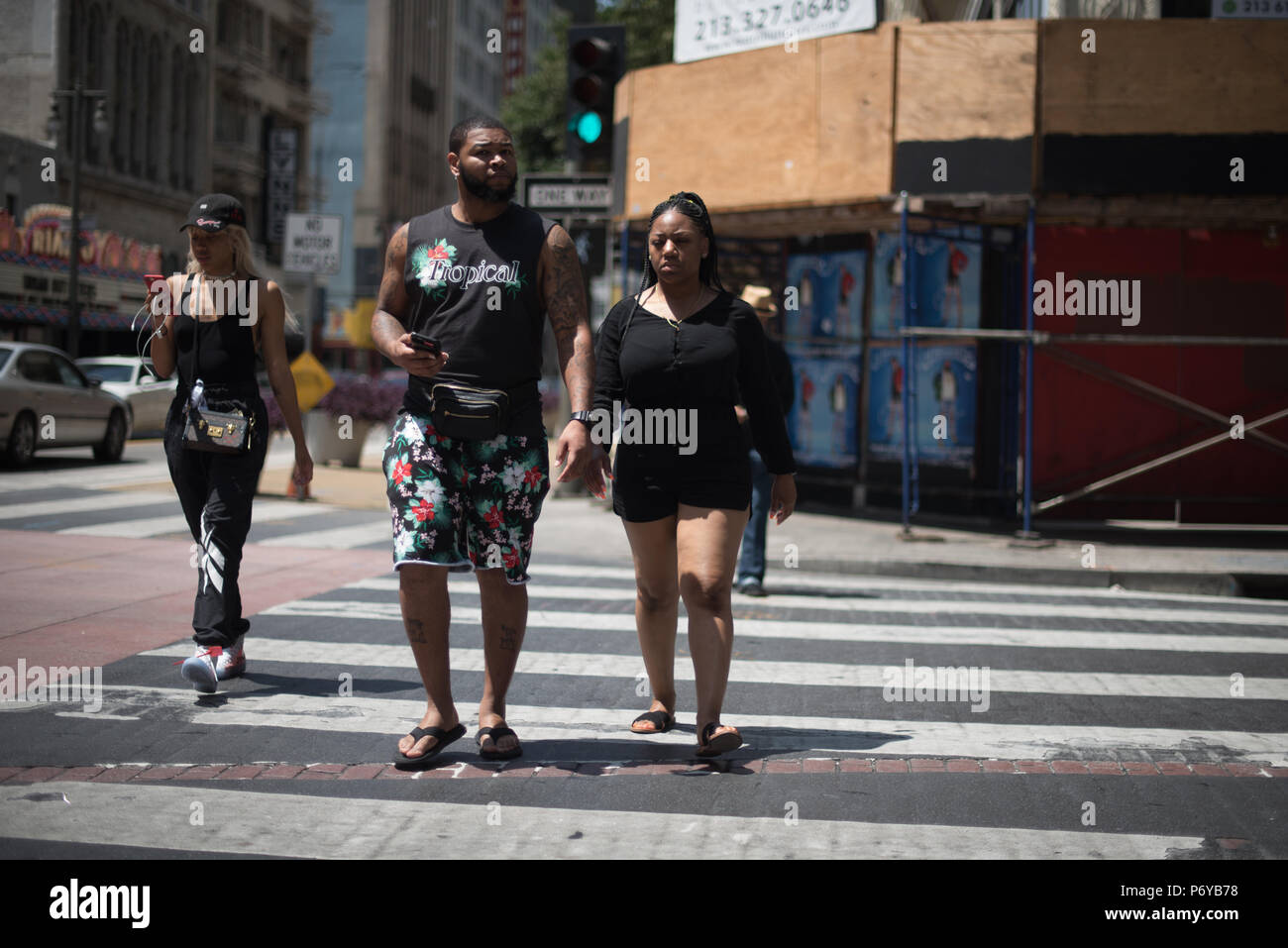 Los Angeles, Stati Uniti d'America - 29 Giugno: casuale non identificato le persone nelle strade del centro cittadino di Los Angeles, CA il 29 giugno 2018. Foto Stock