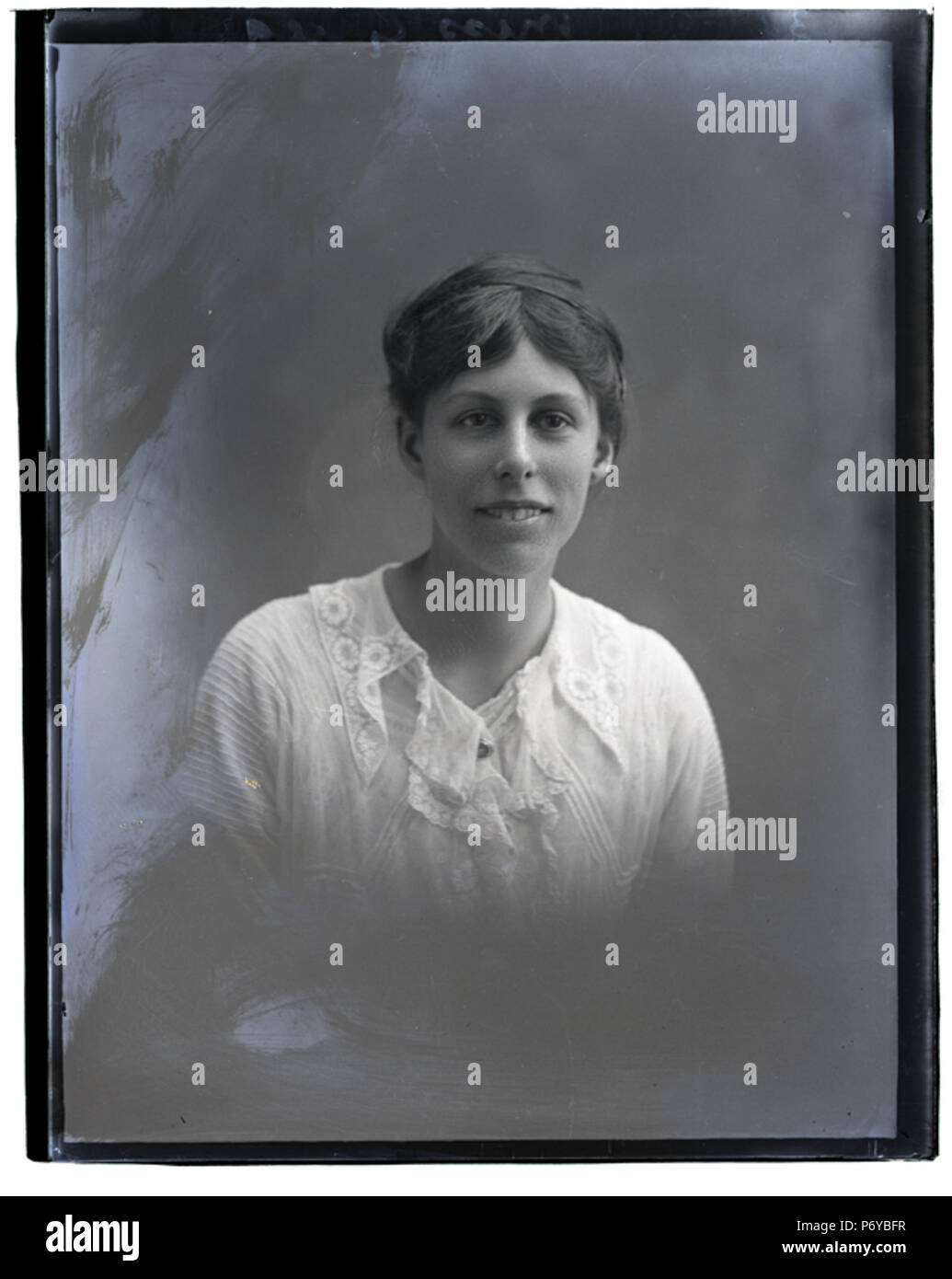 Inglese: DKW 34477 Grieg L . Questo supporto upload Data: 12 Maggio 2015 16:03:54 opera originale prima di 1944 33 Miss Grieg, 5 Feb 1916 (17559764662) Foto Stock