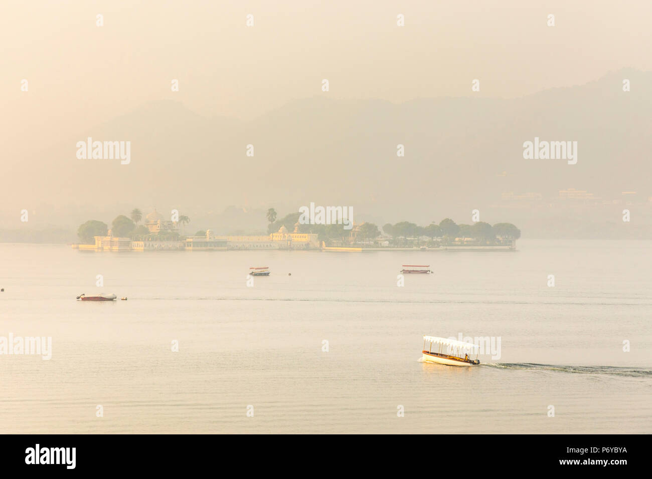 Jagmandir Island, il Lago Pichola, Udaipur, Rajasthan, India Foto Stock
