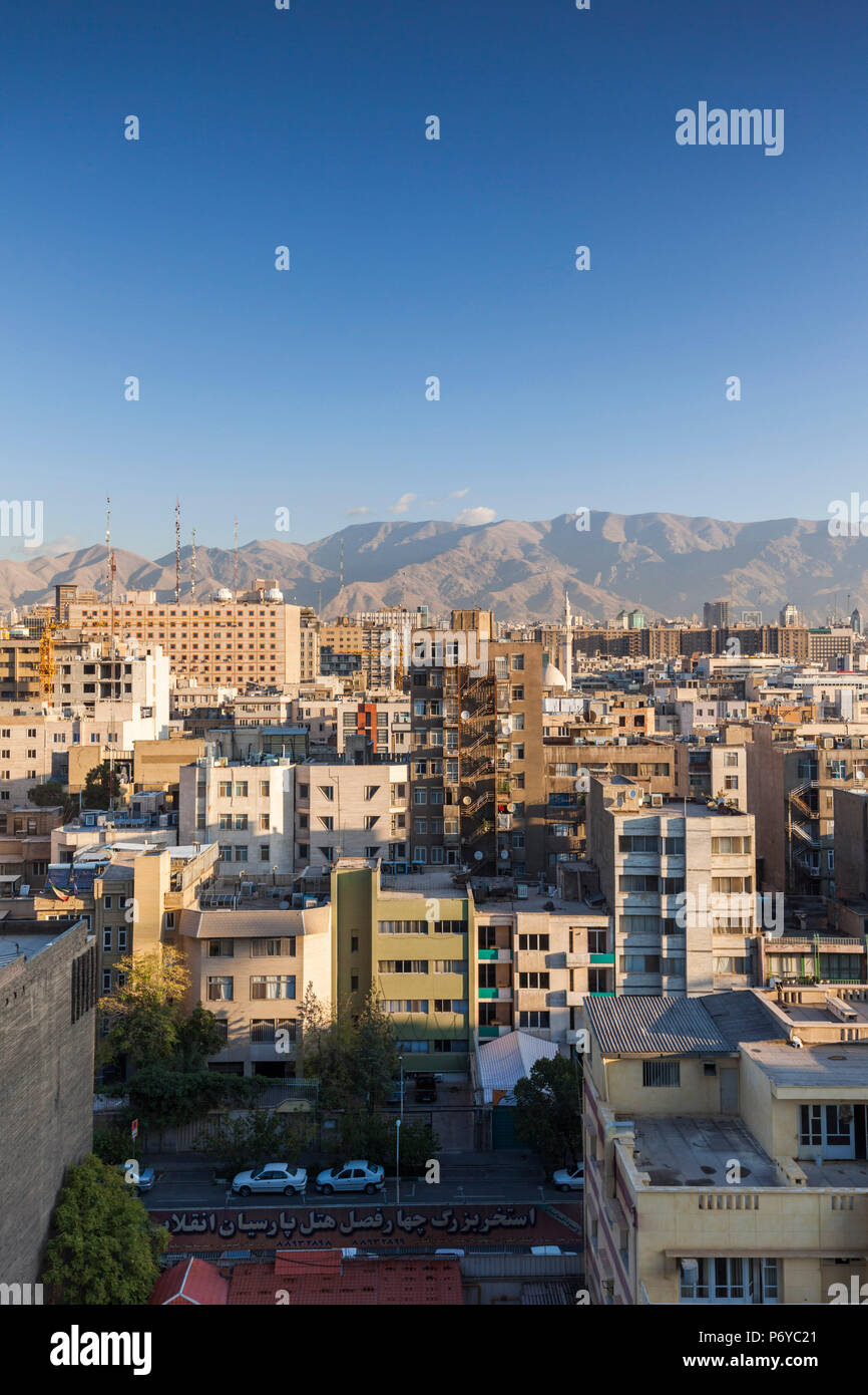 Iran, Teheran, elevati vista città, mattina Foto Stock