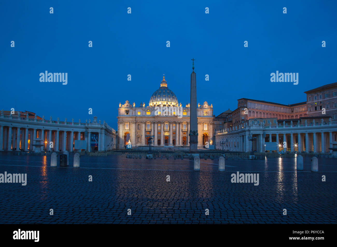 Italia Lazio Roma, Piazza San Pietro, Basilica di San Pietro Foto Stock