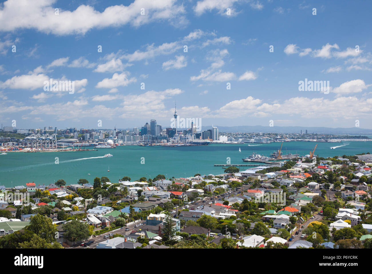 Nuova Zelanda, Isola del nord di Auckland, in vista dello skyline di Devonport Foto Stock