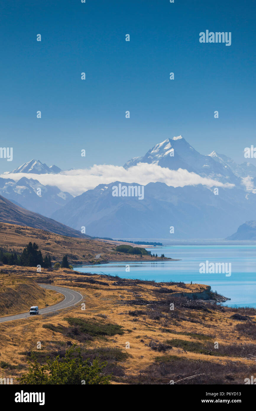 Nuova Zelanda, isola del sud, Canterbury, Aoraki-Mt. Cook National Park, Mt. Il cuoco e l'autostrada 80 Foto Stock