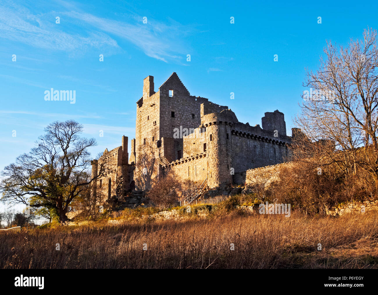 Regno Unito, Scozia, Lothian, Edimburgo, vista del Craigmillar Castle. Foto Stock