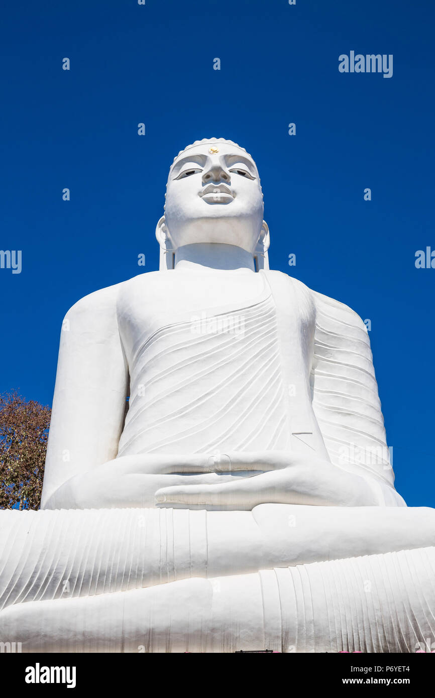 Sri Lanka, Kandy, Bahiravokanda Vihara statua del Buddha Foto Stock