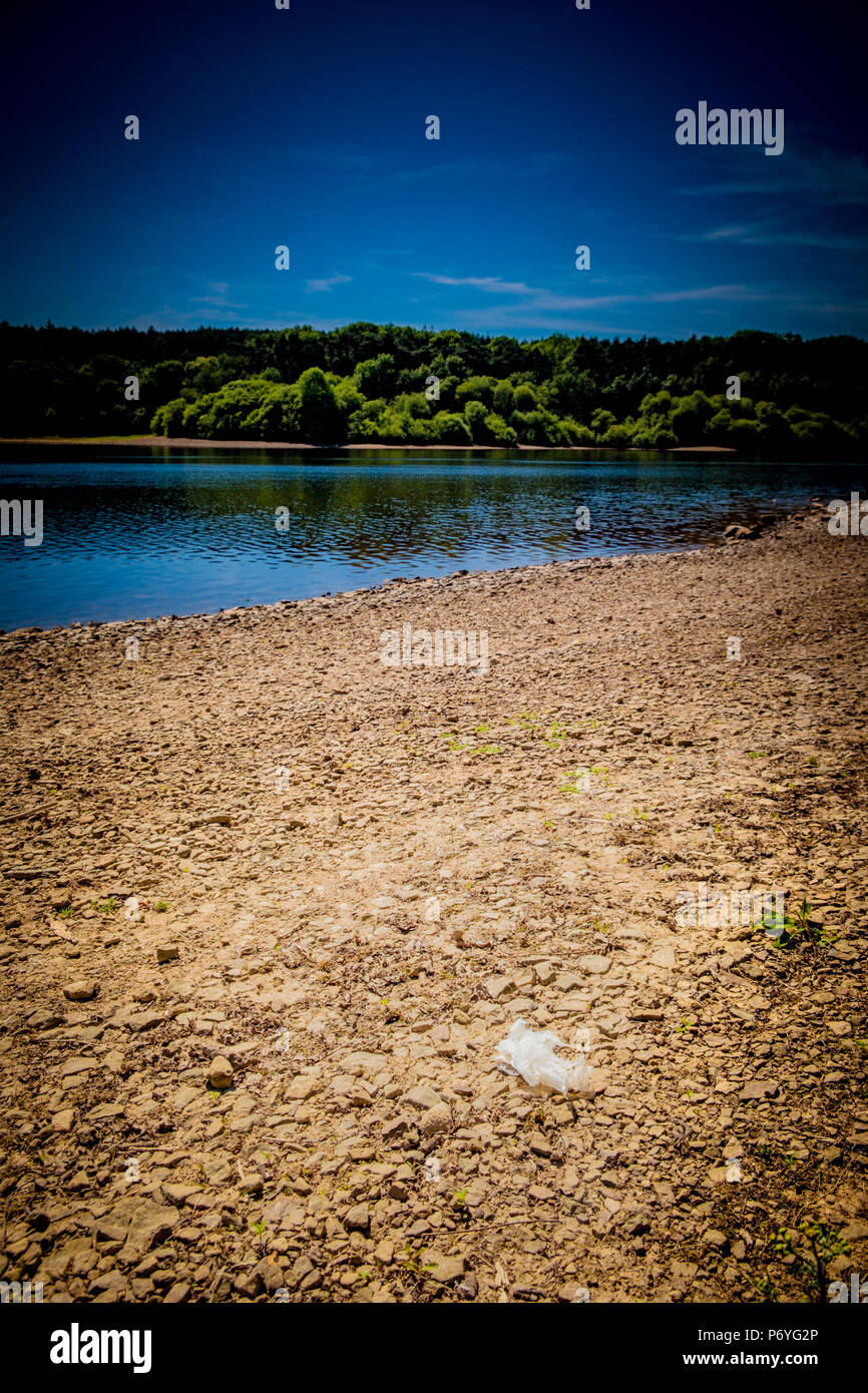 Serbatoio Swinsty, Harrogate, North Yorkshire: la crescente ondata di caldo nel Regno Unito sta causando i livelli di acqua nei serbatoi per la discesa. Credito: catturati Li Foto Stock