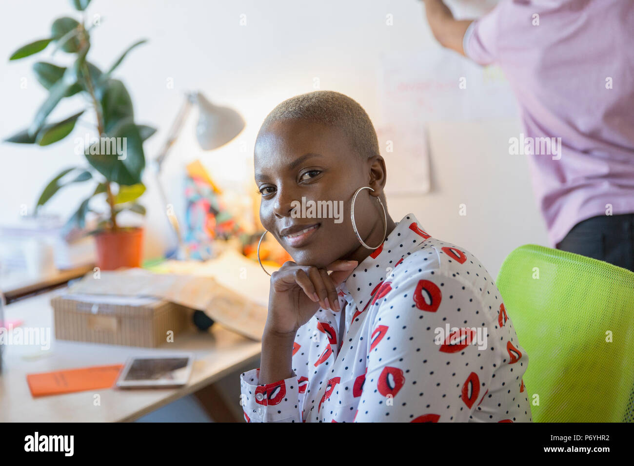 Ritratto fiduciosi, ambiziosa imprenditrice Foto Stock