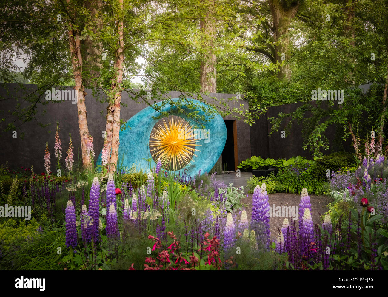 Il David Harbor e Savills giardino al Chelsea Flower Show di Londra, Regno Unito. Foto Stock
