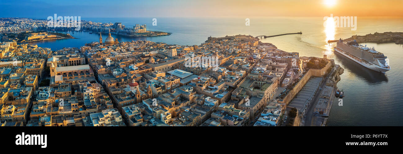 La Valletta, Malta - Aerial vista panoramica di La Valletta con il Monte Carmelo, chiesa di San Paolo e di San Giovanni la cattedrale, Manoel Island, Fort Manoel, Sliema un Foto Stock