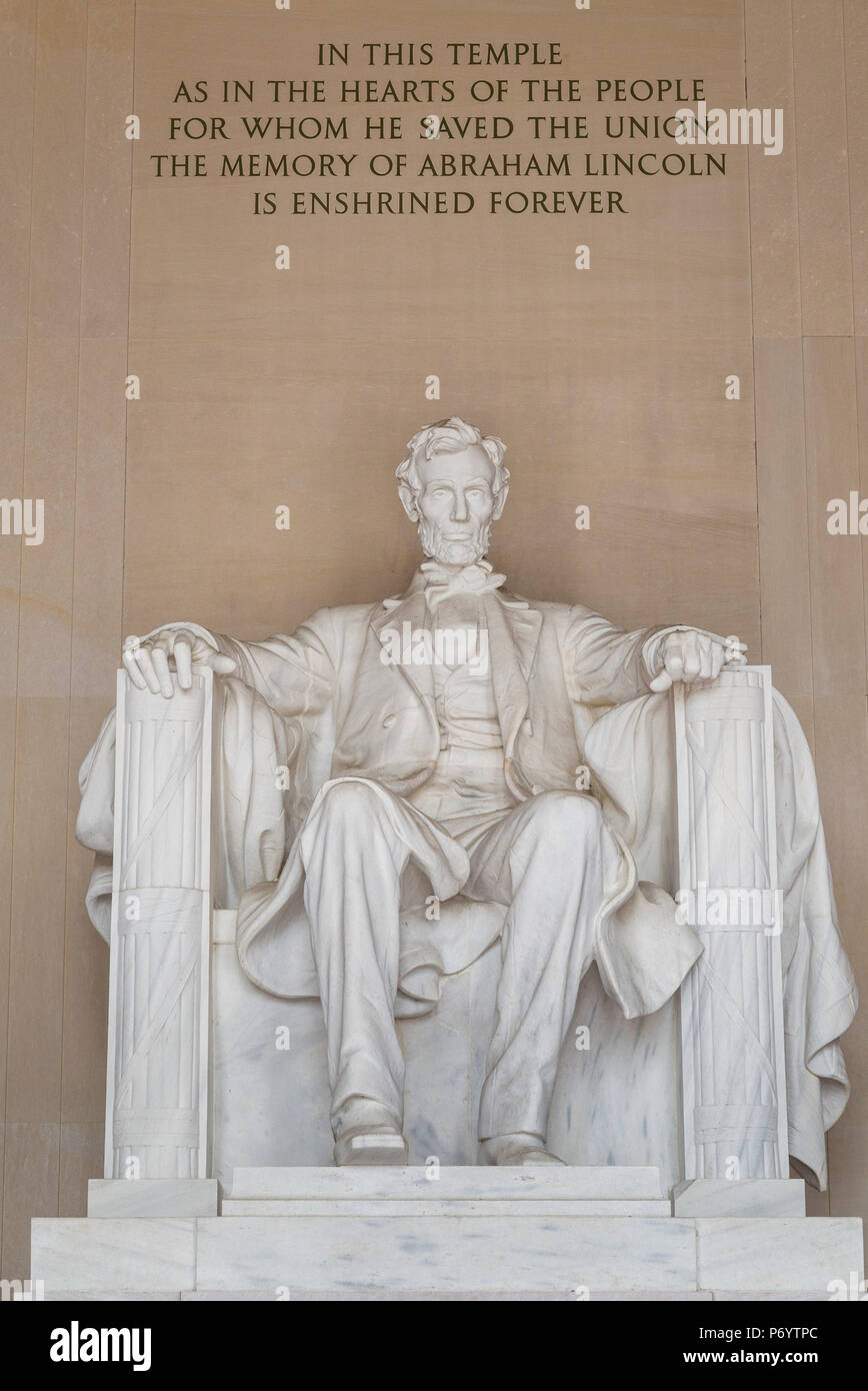 Stati Uniti d'America, il Distretto di Columbia, Washington, il Lincoln Memorial, statua del presidente Abraham Lincoln Foto Stock