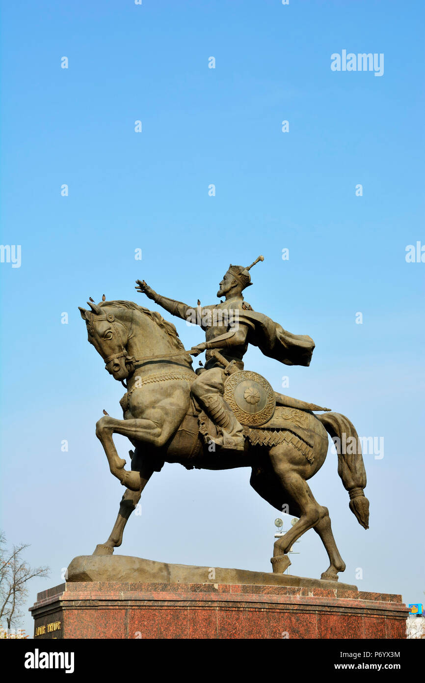 Statua di Amir Timur (Tamerlane, 1336-1405). Egli fu il fondatore di Timurid impero in Asia centrale e divenne il primo sovrano nella dinastia Timurid. Tashkent, Uzbekistan Foto Stock