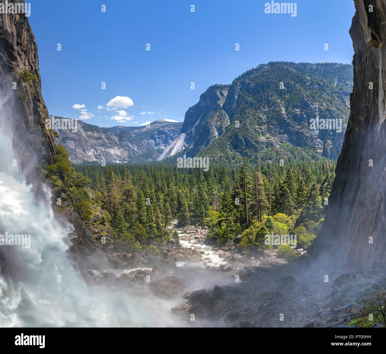 Abbassare Yosemite Falls Panorama e il fiume Foto Stock
