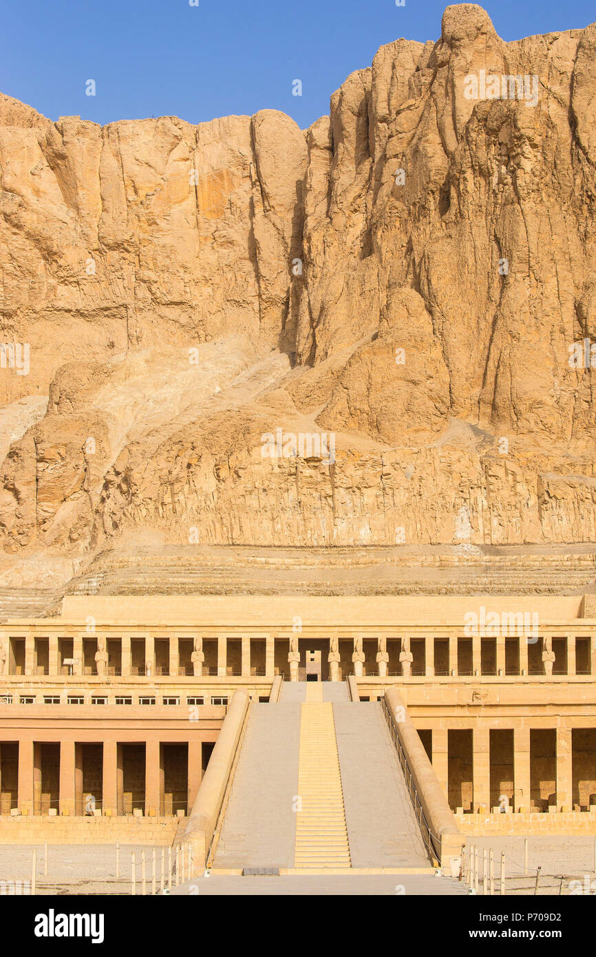 Egitto Luxor, West Bank, Deir al Bahri, il Tempio di Hatshepsut noto anche come Djeser-Djeseru, il Santo dei santi Foto Stock