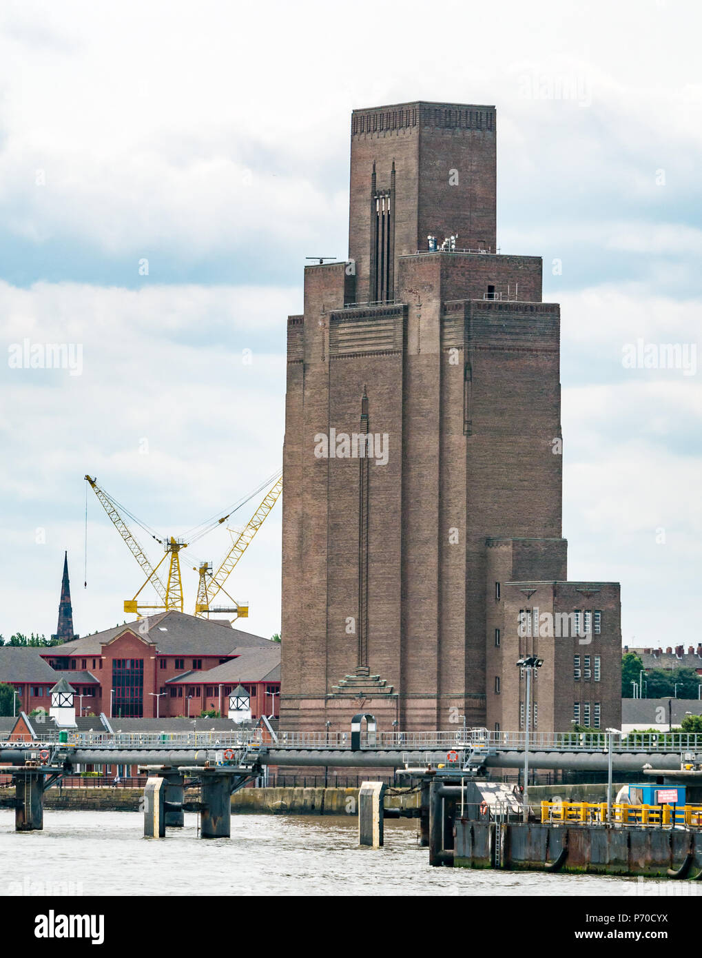 Stark degli anni Trenta in stile Art Déco dell'albero di ventilazione per il Tunnel di Queensway, Liverpool, England, Regno Unito Foto Stock