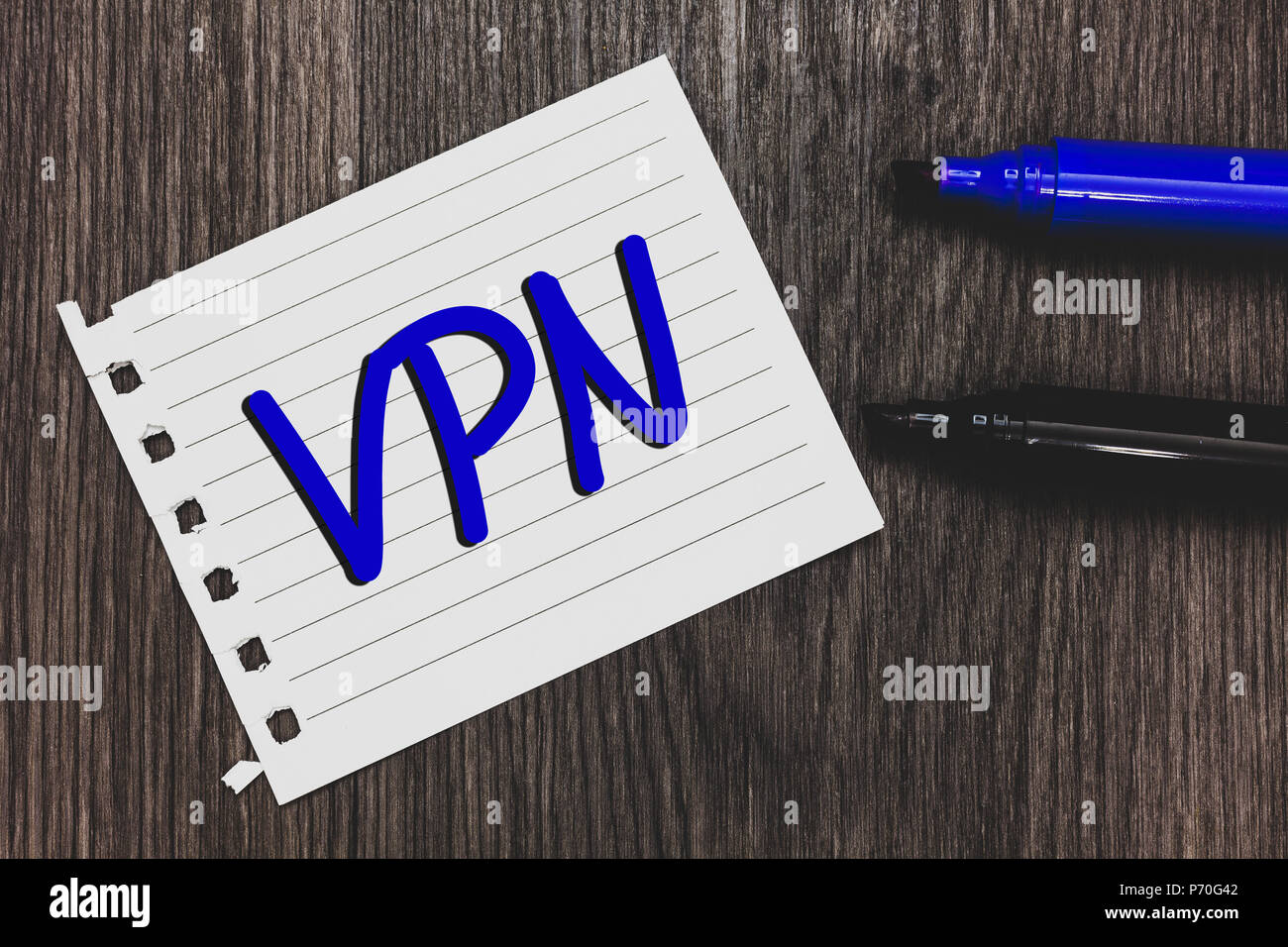 Conceptual la scrittura a mano che mostra una VPN. Business photo testo fissato rete privata virtuale attraverso il dominio riservato protetto le penne per marcatura sono white paper Foto Stock