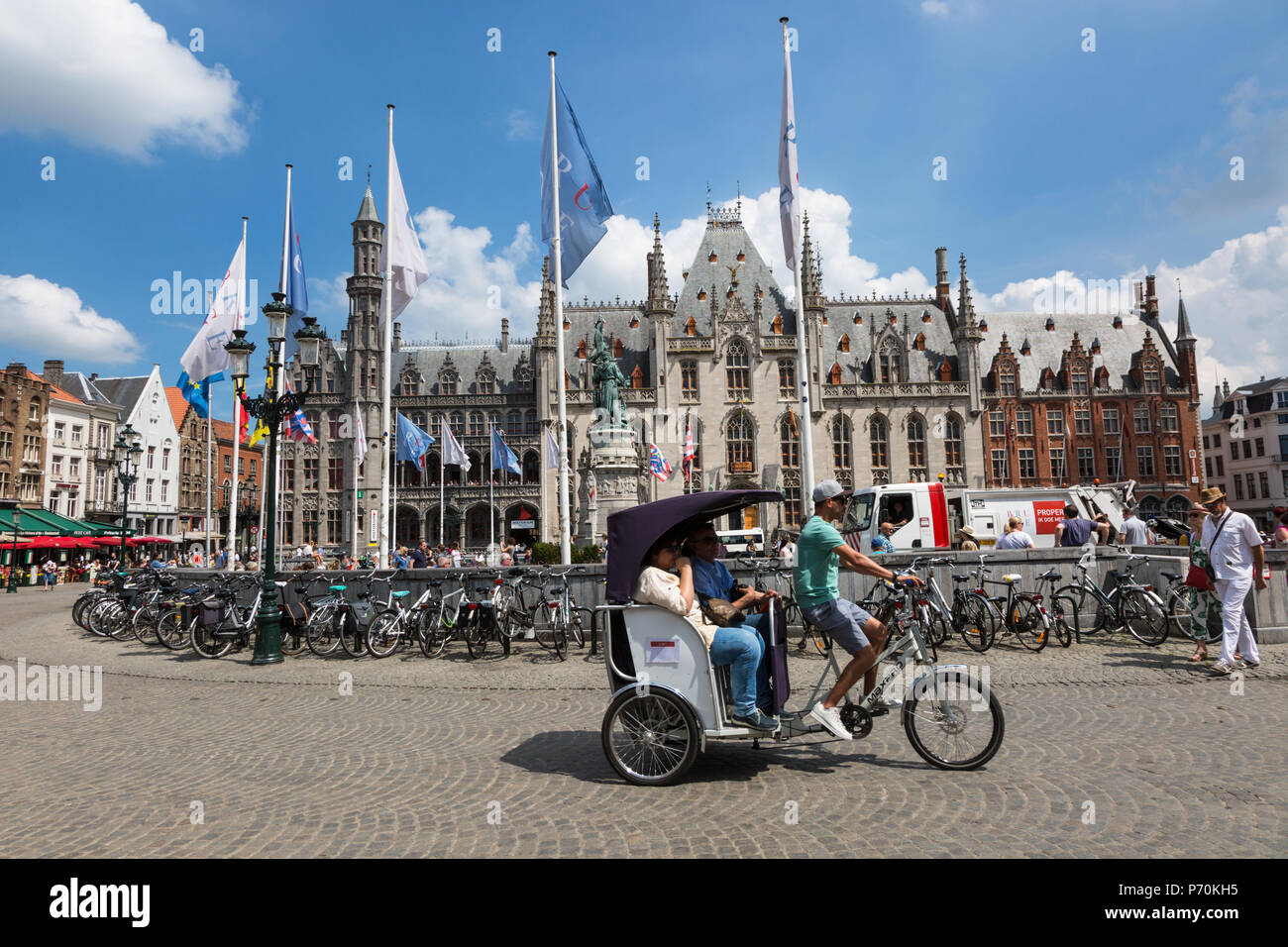 Ciclo corsa in rickshaw, Bruges, Belgio Foto Stock