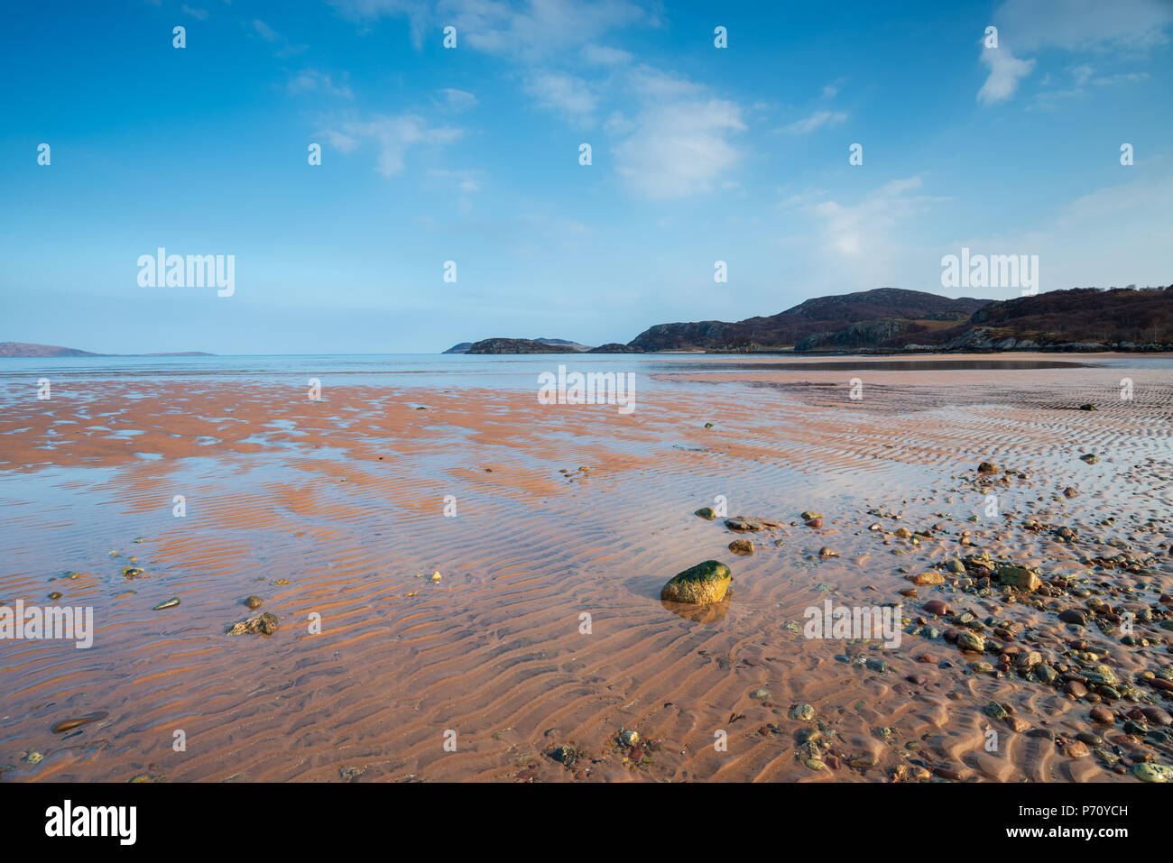 Gruinard Beach una bella baia remota vicino a Poolewe, in northwestern Ross and Cromarty sulla costa ovest della Scozia e parte del popolare NC500 tour Foto Stock
