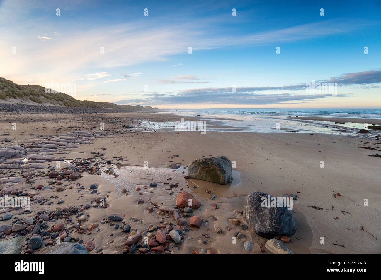 Sinclair Bay beach a Reiss vicino a Wick sulla costa orientale della Scozia Foto Stock