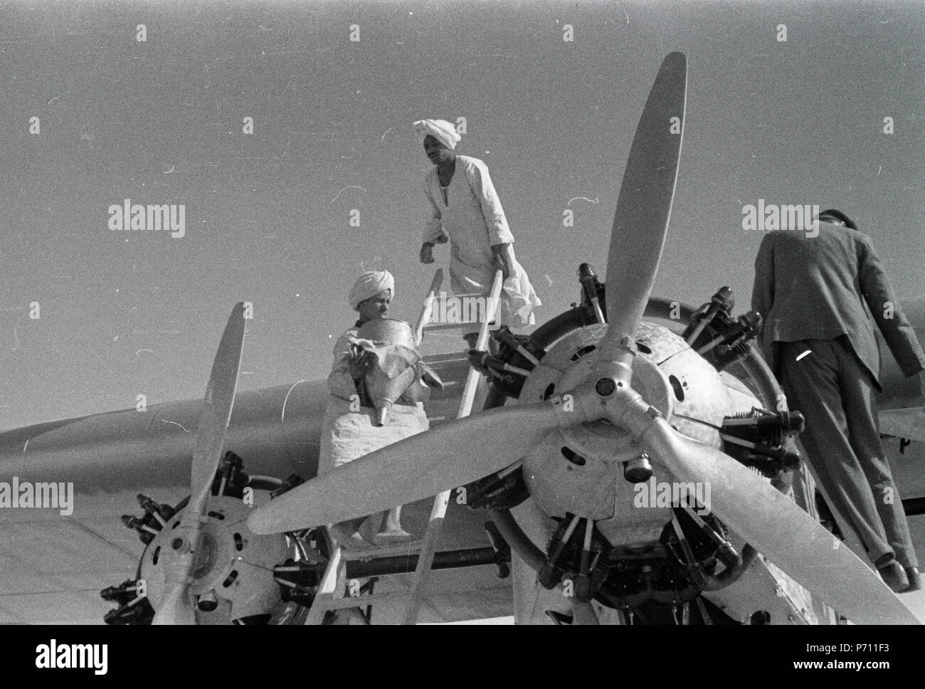 48 ETH-BIB-Betankung der Fokker F. VII b-3m, CH-192-Abessinienflug 1934-LBS MH-091102-22 Foto Stock