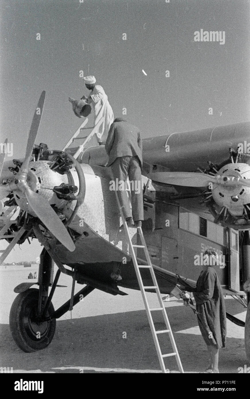 48 ETH-BIB-Betankung der Fokker F. VII b-3m, CH-192-Abessinienflug 1934-LBS MH-091202-22 Foto Stock