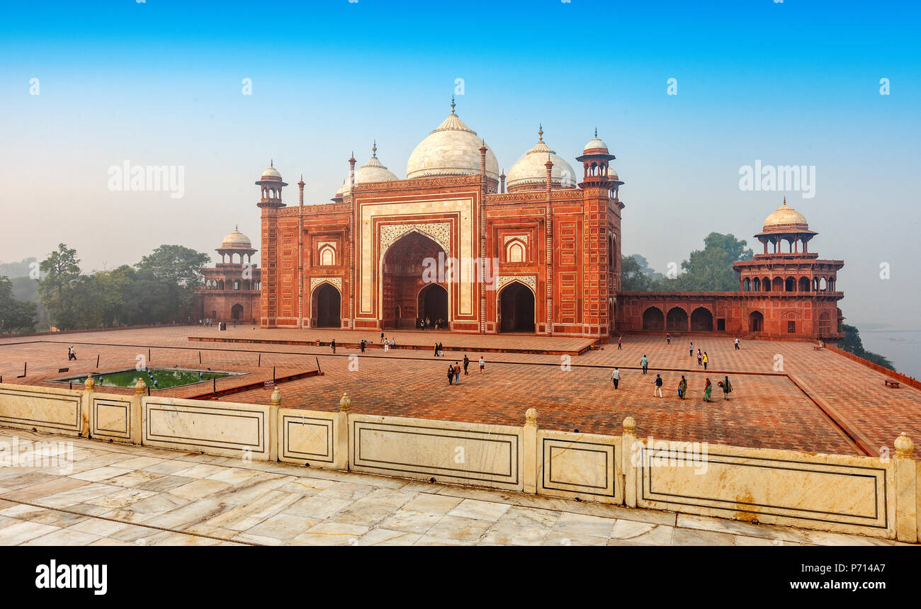 La Moschea Jawab al Taj Mahal, Agra, Uttar Pradesh, India Foto Stock