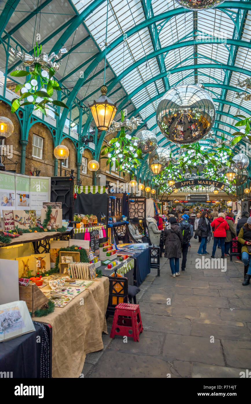Mercato di Covent Garden a Natale, London, England, Regno Unito, Europa Foto Stock
