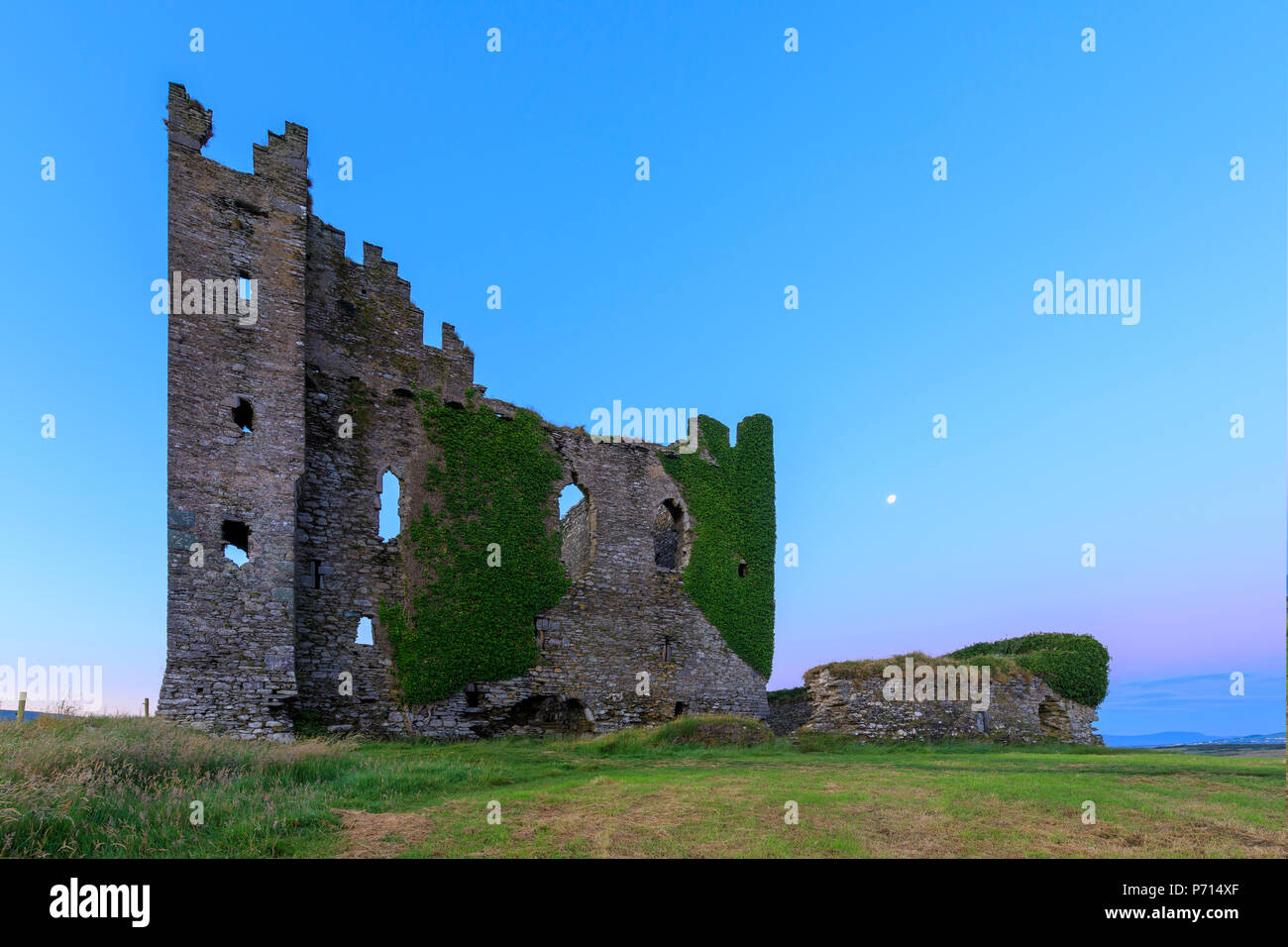 Ballycarbery Castle, Cahersiveen, nella contea di Kerry, Munster, Repubblica di Irlanda, Europa Foto Stock