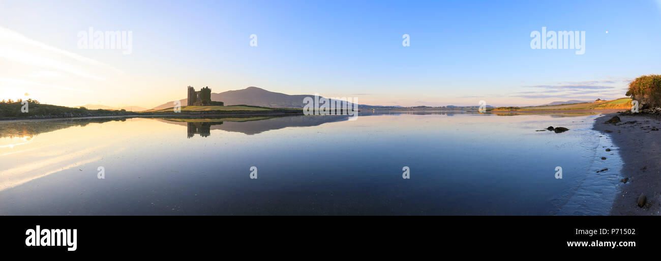 Panoramica del Castello Ballycarbery, Cahersiveen, nella contea di Kerry, Munster, Repubblica di Irlanda, Europa Foto Stock
