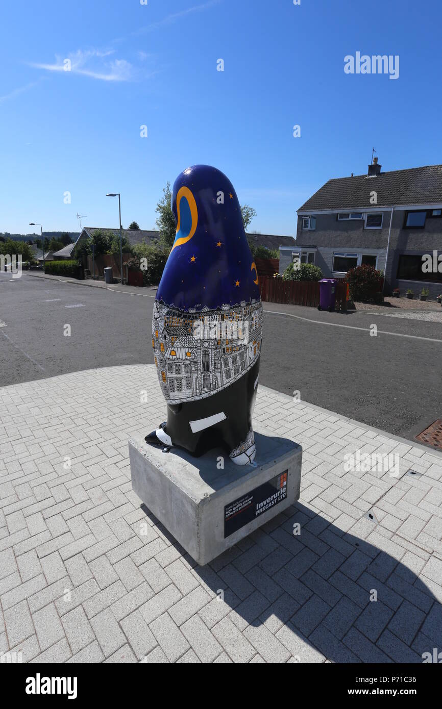 Penguin Street da Pamela Scott parte di Maggies Penguin Parade Brechin Scozia Luglio 2018 Foto Stock