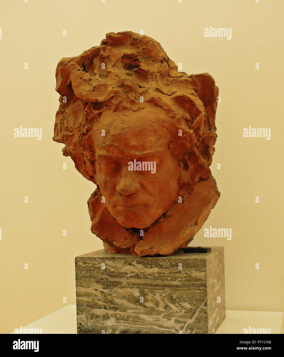Français : Antoine Bourdelle, Buste de Ludwig van Beethoven, terre crue et fer sur zoccolo en bois peint en faux marbre, Musée d'Art Moderne et Contemporain de Strasbourg. 1903 10 Antoine Bourdelle-Beethoven (1) Foto Stock
