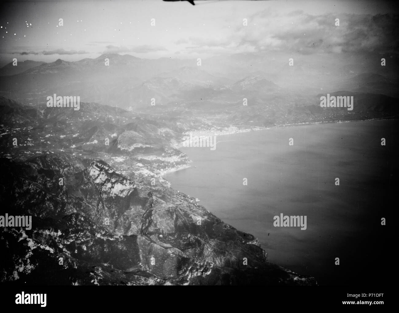 Hinten: Bergmassiv der Monti Picentini 51 ETH-BIB-Bucht von Salerno-Kilimanjaroflug 1929-30-LBS MH-051902-07 Foto Stock