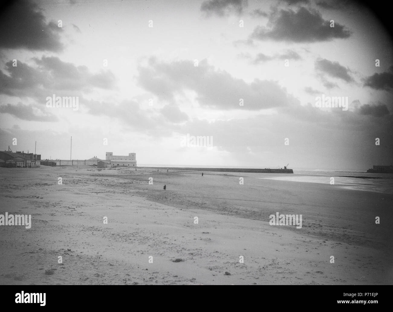 Links: das spanische Fort 52 ETH-BIB-Cap Juby, Sonnenuntergang-Tschadseeflug 1930-31-LBS MH02-08-1042 Foto Stock