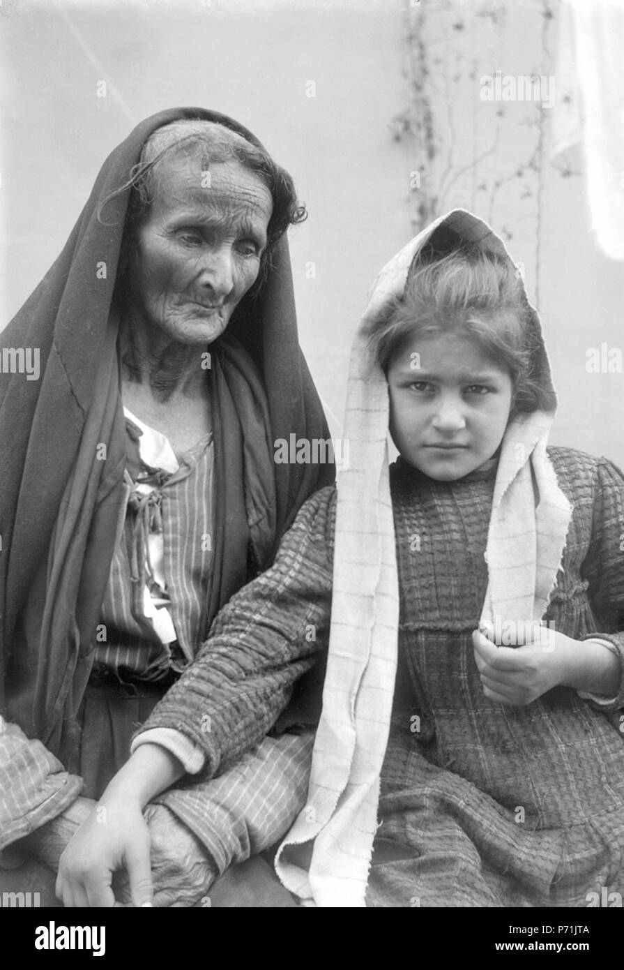 Inglese: Còpia moderna del originale negatiu de vidre 25 x 20 cm Llegat Dolors Moros, 2010 Museu d'Arte Jaume Morera. 2379 . 14 febbraio 2013, 14:16:36 9 Baldomer Gili Roig. Modelli, c. 1905 - 1910 Foto Stock