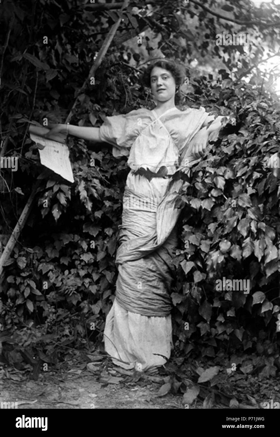 Inglese: Còpia del digitale originale negatiu de vidre Llegat Dolors Moros, 2010 Museu d'Arte Jaume Morera. 3230 . Il 15 febbraio 2013, 10:43:28 9 Baldomer Gili Roig. Modello - 8719343171 Foto Stock