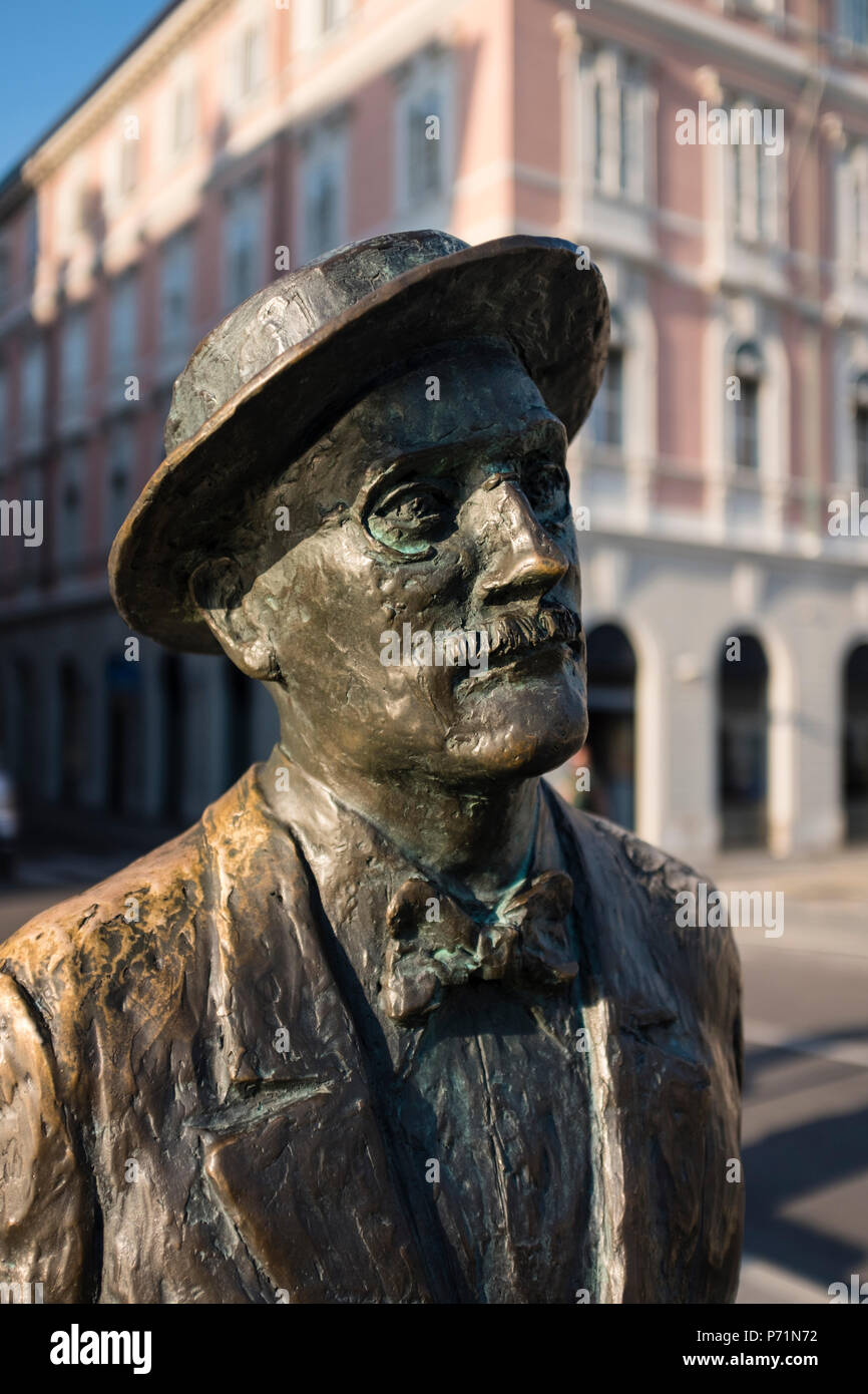 Joyce statua a Trieste, Italia. James Joyce utilizzato per vivere nella città italiana per un certo periodo di tempo. Foto Stock