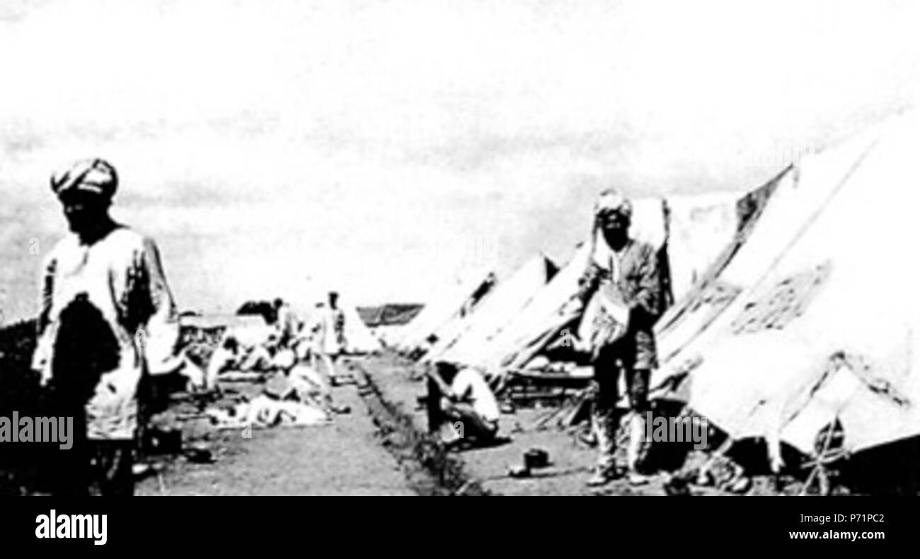 Inglese: foto da Ein Tagebuch in Bildern . prima di 1904 33 Der Generalfeldmarschall legt einen Kranz am Iltis-Denkmal nieder, und besucht das Inderlager bei Zikawei 3 Foto Stock