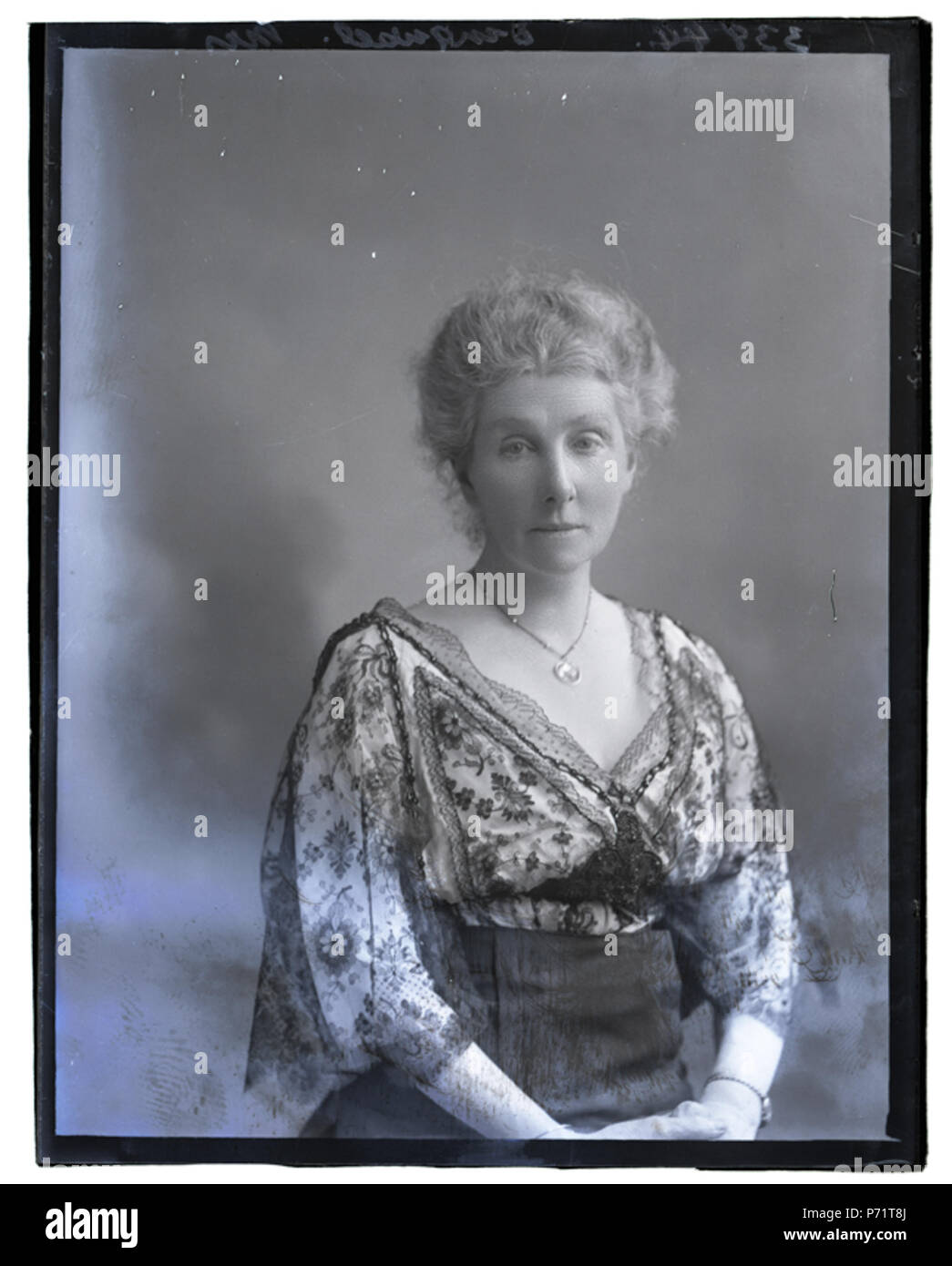 Inglese: DKW 33944 Dindwall L . Questo supporto upload Data: 12 Maggio 2015 16:02:53 opera originale prima di 1944 35 Mrs Dingwall, 11 set 1914 (17535695626) Foto Stock