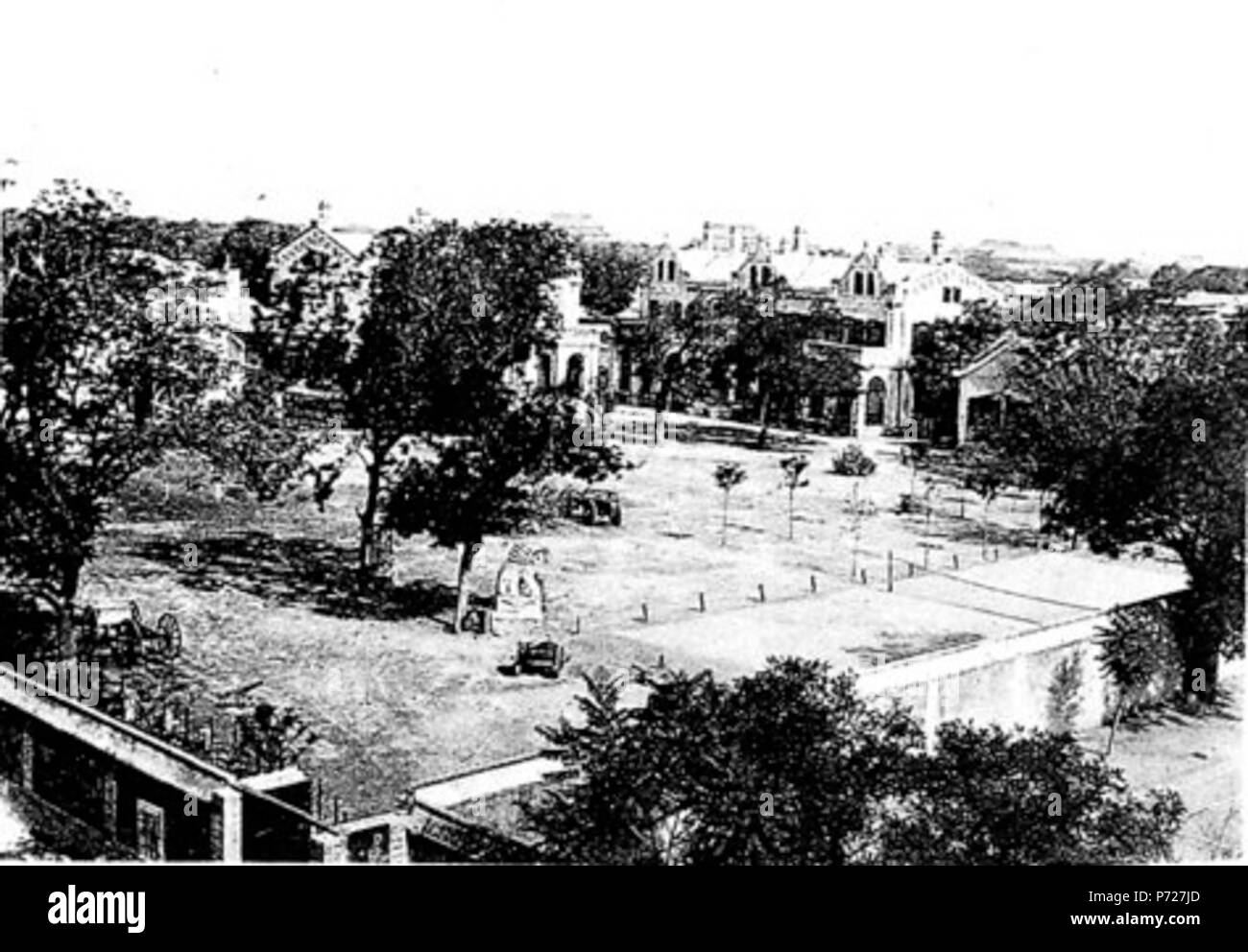 18 Blick auf die Kaiserliche Gesandtschaft. Rechts neuerworbenes Grundstück des Peking-Clubs, links Alte Gesandtschaft 1 Foto Stock