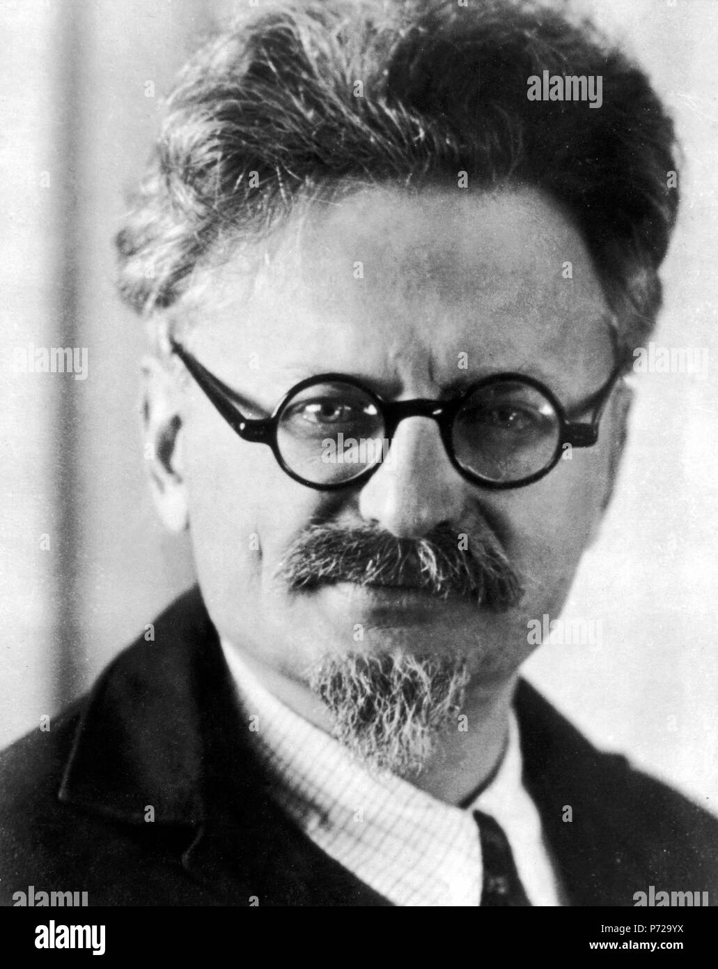 Inglese: Headshot del rivoluzionario russo leader politico e autore di Leon Trotsky (1879 - 1940), 1930s. Tra il 1930 e il 1940 3 Leon Trotsky, 1930s Foto Stock