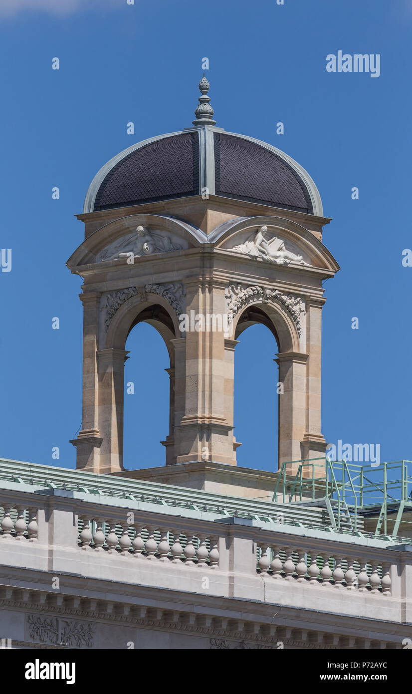 Deutsch: Naturhistorisches Museum, Vienna inglese: Naturhistorisches Museum di Vienna, Austria Questo supporto mostra il monumento protetto con il numero 13766 in Austria. (Commons, de, ) . 26 luglio 2015, 12:00:17 169 Naturhistorisches Museum Wien, Nordwesttabernakel-9860 Foto Stock