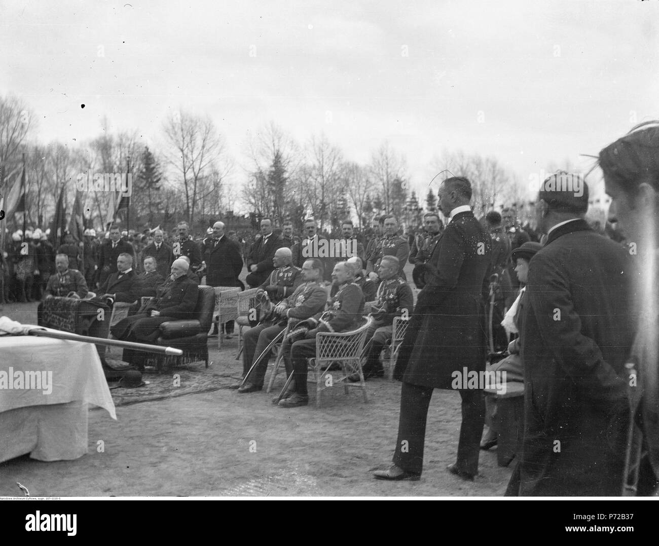 71 Narcyz Witczak-Witaczyński - Uroczystość wręczenia sztandaru 1 Pułkowi Strzelców Konnych w Garwolinie z udziałem prezydenta RP Stanisława Wojciechowskiego. (107-1115-5) Foto Stock