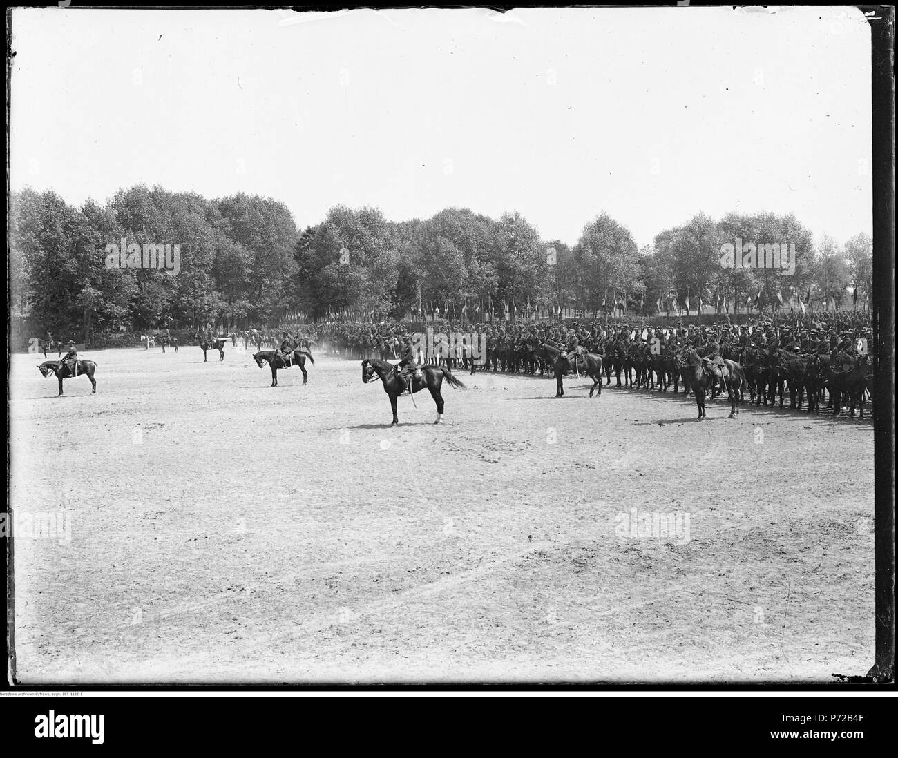 71 Narcyz Witczak-Witaczyński - Uroczystość w koszarach 1 Pułku Strzelców Konnych (107-1102-1) Foto Stock
