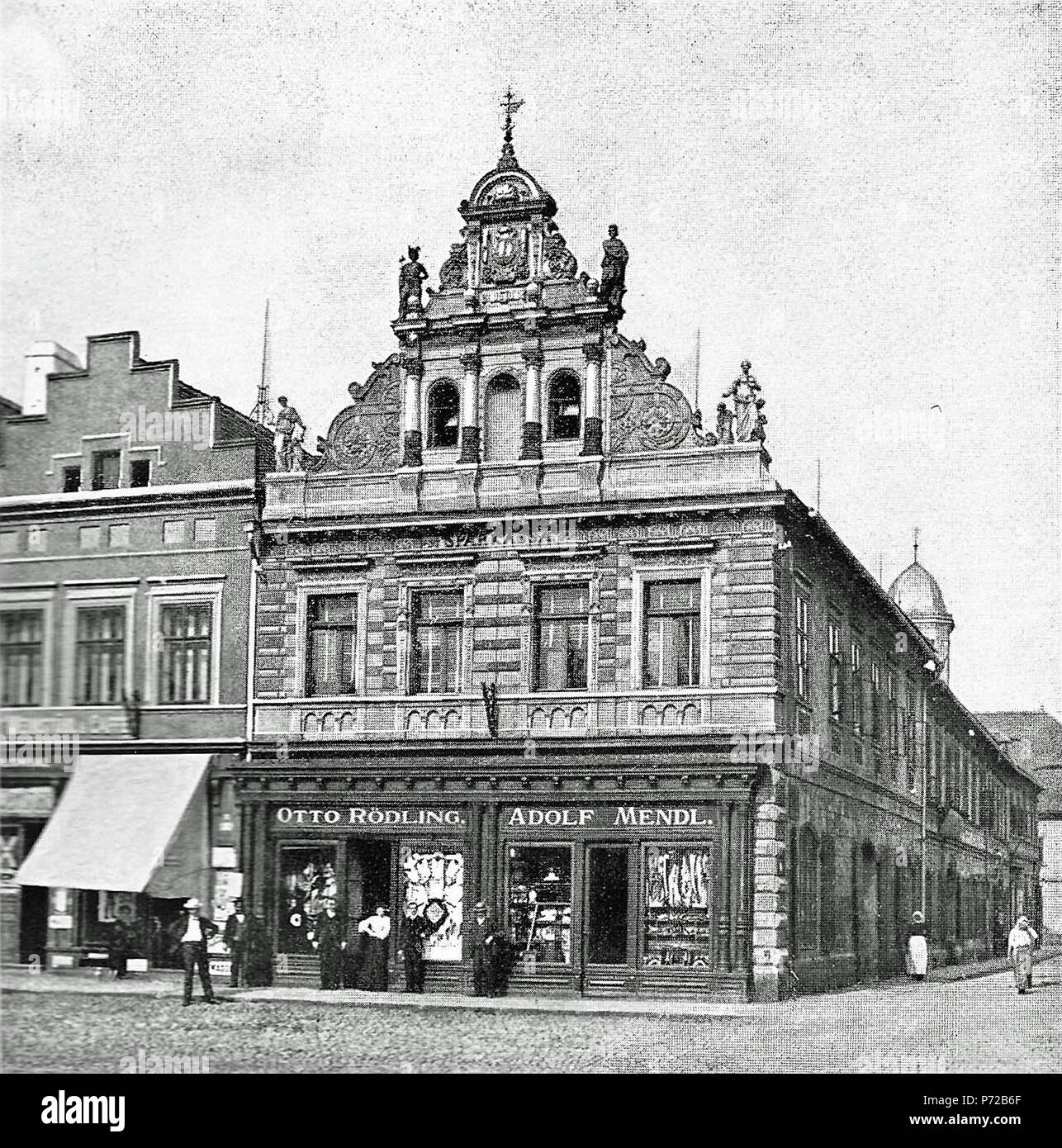 Deutsch: Stadthaus Nr. 150 am Ring in Saaz, ehemals Sparkasse . 3 Agosto 2015 56 Saaz-Sparkasse Foto Stock