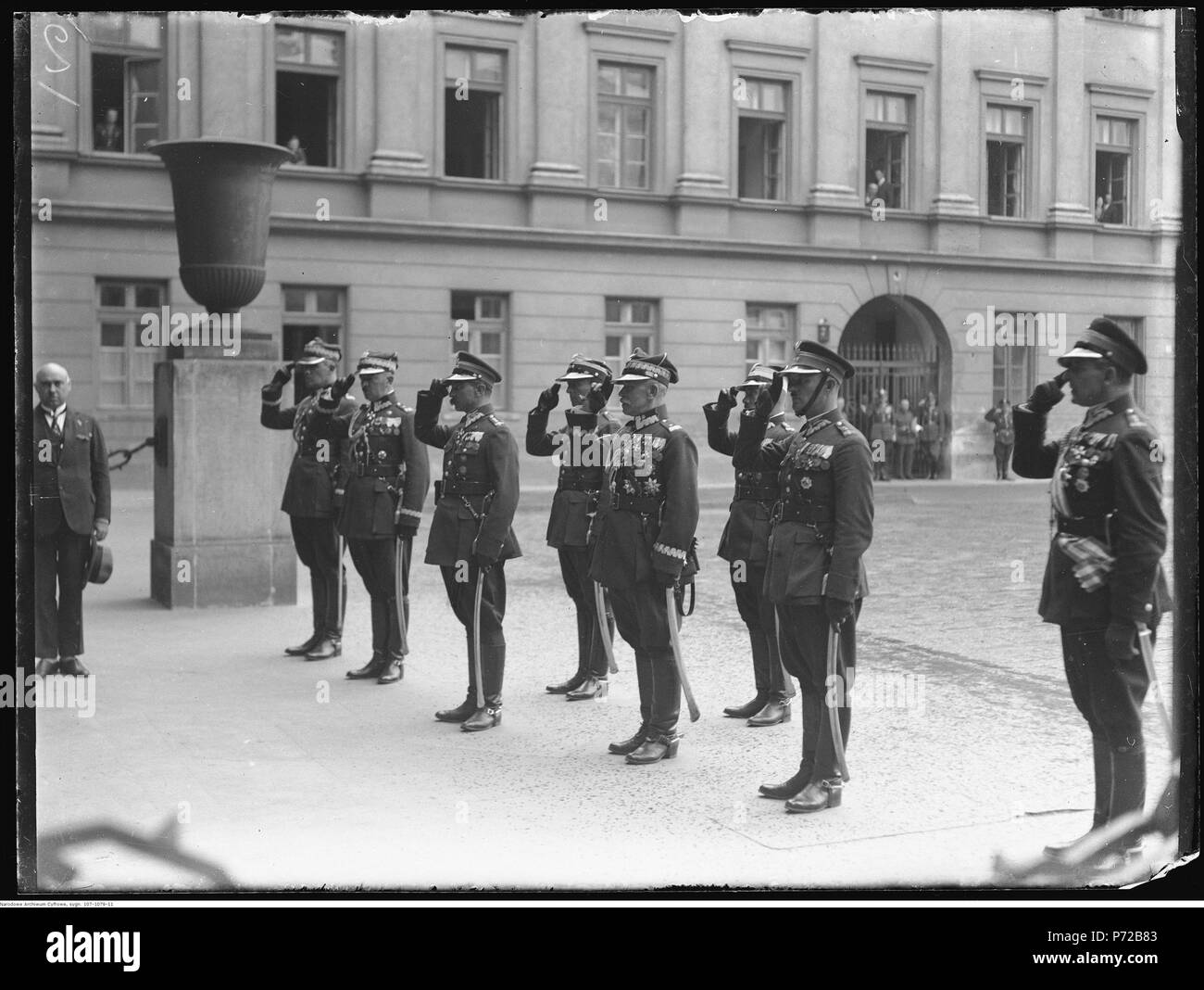 70 Narcyz Witczak-Witaczyński - Uroczystość jubileuszu 15-lecia wyruszenia ułańskiej siódemki Beliny-Prażmowskiego na placu marsz. J. Piłsudskiego w Warszawie (107-1079-11) Foto Stock