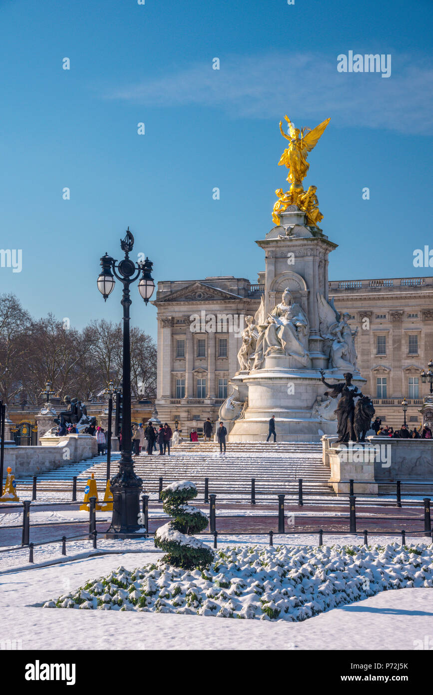 Buckingham Palace sotto la neve, London, England, Regno Unito, Europa Foto Stock