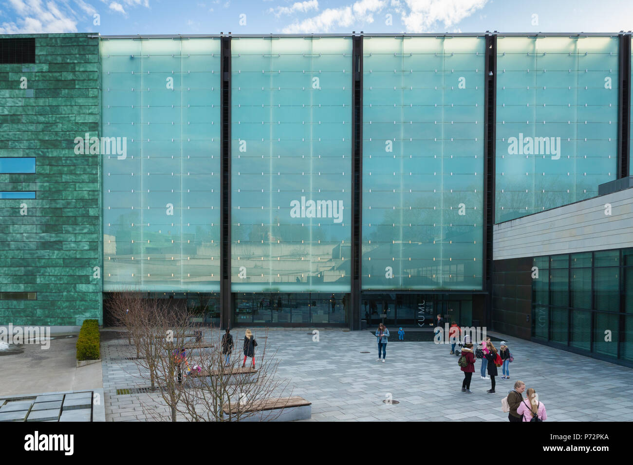 Tallinn, Estonia - Aprile 2018: KUMU museo di arte moderna a Tallinn in Estonia. KUMU è un museo di arte contemporanea situato nel quartiere di Kadriorg a Tallinn, Foto Stock