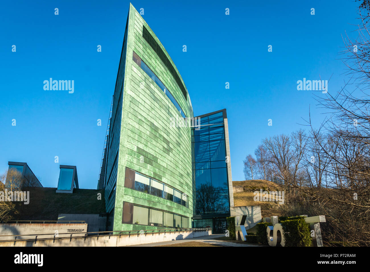 Tallinn, Estonia - Aprile 2018: KUMU museo di arte moderna a Tallinn in Estonia. KUMU è un museo di arte contemporanea situato nel quartiere di Kadriorg a Tallinn, Foto Stock