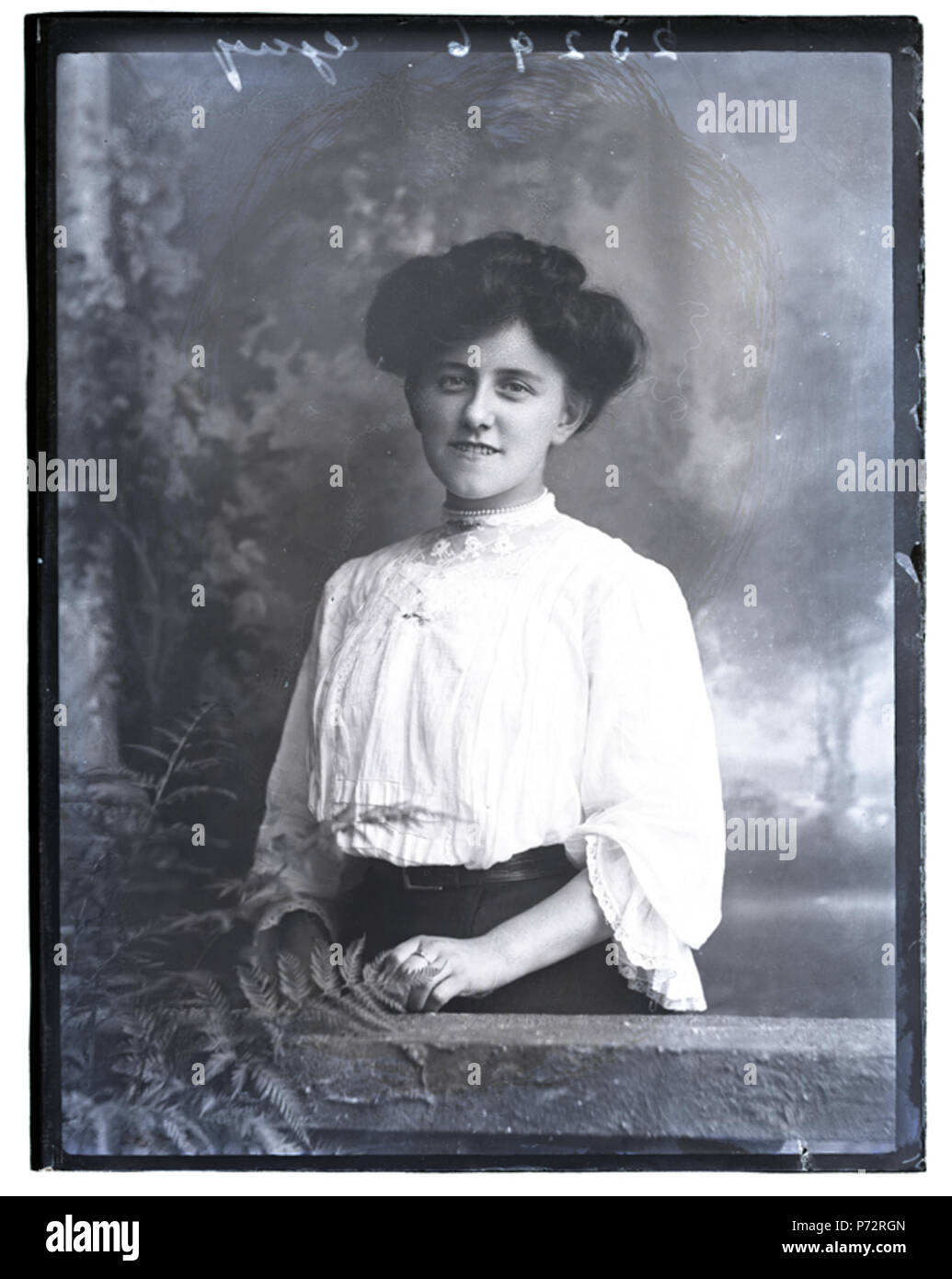 Inglese: DKW 23296 Guy L . Questo supporto upload Data: 12 Maggio 2015 15:46:48 opera originale prima di 1944 34 Miss P Guy, nd (17375753839) Foto Stock